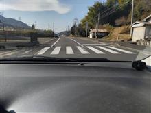 『信号のない横断歩道』で停まったら、後ろのトレーラーにぶつけられそうだった。