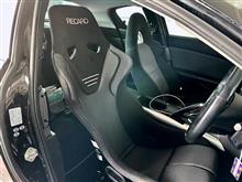 観音開きドアなのでシート交換がラクラクでした。”RECARO RS-G”に運転席を交換。オールラウンドに走りを楽しみたいけどホールド性重視なら、ストリートでの使い勝手も◎なこのフルバケットモデル!!