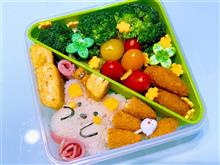 娘のお弁当作りました。本日は成人の日の祝日。