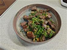 今宵は、サブトンのサイコロステーキをメインに         #料理 #ザブトン #サイコロステーキ #トマトスープ #納豆 #しらす
