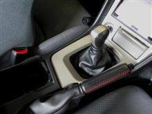 絶滅寸前の「MT車」なぜAT車より安く買える？
