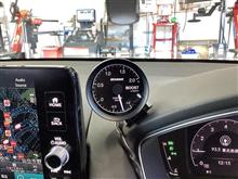ダウンサイジングターボも過給圧のきめ細かいチェックができると楽しそう。“Pivot GT GAUGE-60”のセンサータイプ ブースト計をメーターナセル左側にセットしました。