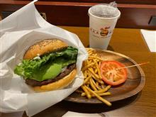 お昼はKUA AINAで😄🥑🍔😁