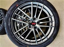 納車後そのまま入庫して、純正ホイールに”BLIZZAK VRX3”をセット。外した夏タイヤは用意しておいた純正オプションの18インチSTIホイールに組み込み、クロス入れ替えです。
