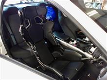 レカロ製モータースポーツシェルシート“RECARO PRO RACER RMS 2700G”を取り付け。文句なしのホールド性能を求める方におすすめのフルバケです。
