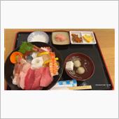 嘉平屋で海鮮丼
