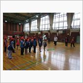 小学校でユニホッケーの授業を ...
