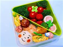 本日の娘のお弁当は、キノコの🍄のキャラ弁を作りました