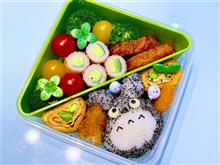 本日の娘のお弁当は、トトロのキャラ弁を作りました