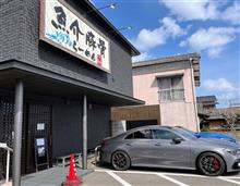 ラーメン紀行巨大な机、椅子