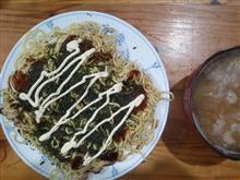 お好み焼きと味噌汁のみ・・・