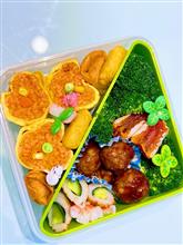 本日の娘のお弁当は、ハート❤️のオムライス弁当を作りました