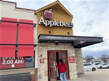  Dinner at Applebee’s