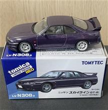 トミカリミテッドヴィンテージのR33スカイラインGT-R V-Specです♪