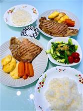 夕飯はママさんが黒毛和牛のステーキを作ってくれました