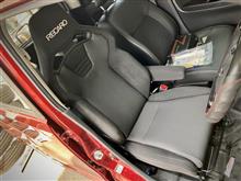 愛用の“RECARO SR-6”も良かったのですが、アームレストをセットして新作“RECARO SR-C”に交換しました。乗り降りがバツグンにしやすくなったのと、おしりがトップリ収まる感じがします。 