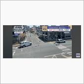 信号待ちのリーフにぶつかった ...