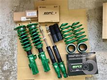 全長調整式でキャンバー調整式ロアブラケット、ハイドロ・バンプ・ストッパーを採用した“TEIN RX1”は、見た目と乗り心地を両立できる車高調。“EDFC5”を組み合わせ、極めつけの快適仕様完成です。