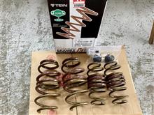 “TEIN HIGH.TECH”スプリングでローダウンしました。フロント約30㎜、リヤ約20㎜のちょい下げですが、よりスポーティな見た目と乗り味を手に入れることができました!!