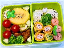 本日の娘のお弁当は、りんご🍎たまご焼き、唐揚げ、磯辺揚げのおにぎり🍙弁当を作りました