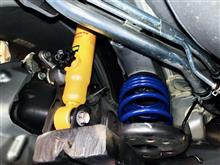 イエロー&#215;パープルが目印。ショックアブソーバーとスプリングのマッチングを追求した“KYB ローファースポーツプラス L-KIT”で足回りをリフレッシュしました。お財布にやさしい設定もすごく魅力的です。