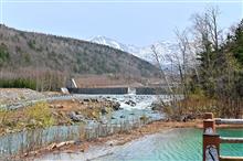 青い池と十勝岳連峰　2024.04.27