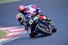 動画:7分33秒迄、Z900RS(後輪馬力135HP) vs CBR1000RR-R(218HP)