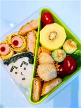 本日の娘のお弁当は、お父さんの顔おにぎり🍙弁当を作りました