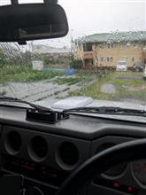 大雨とジムニー。
