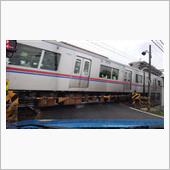 遮断機が下りた踏切には縁が有 ...