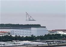 連日の曇り空大阪湾に大きなクレーン🚢淒～いデカイ！！