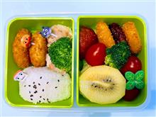 本日の娘のお弁当は、牛肉コロッケ、味噌カツ、白身魚タルタルソース、しゅうまいのおにぎり🍙弁当を作りました