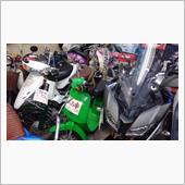 毎度のバイク屋へ出向けば分解 ...