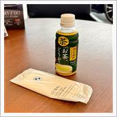 オイル交換待ちでディーラー内 ...