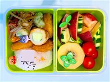 本日の娘のお弁当は、牛肉コロッケ、白身魚タルタルソース、磯辺揚げ、ちくわ、きんぴらごぼうのおにぎり🍙弁当を作りました