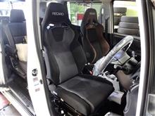 以前愛用のRECARO SR-7Fを助手席にセットしてRCSを使っていましたが、やっぱり新型は気になりますね。落ちつきのある着座感が気に入った“RECARO SR-C BK100”を取り付けました!!