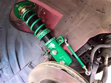 走行9万kmでヘタってきた純正の足回りから、“TEIN FLEX-Z”車高調に交換して足回りをリフレッシュ。ブリティッシュパールレッドのProdrive GC-95Nがローフォルムでさらに映えますね。