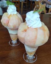 福島飯坂の桃パフェ。