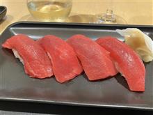 同じラウンジ内でも寿司屋の方がネタがいい