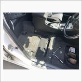 運転席のガタツキを止めるため ...