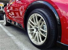 カスタムカラーのグロスパールゴールドを選んで、“TWS exspur EX-fL Design SUV”にホイールを交換。鍛造1ピースの逸品は、しとやかに上品で、粋な雰囲気に仕上がりました!!
