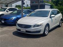 同世代のV60が2台並んだ件について