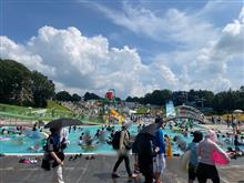 暑いですね〜　井頭公園一万人プールに行ってきました。