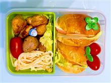 本日の娘のお弁当は、バターロールたまごサンドを作りました
