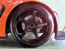 より精悍で迫力ある見た目へとインチアップ。19インチの“ADVAN Racing GT BEYOND”を“POTENZA S007A”と組み合わせて装着したら、凄みさえ感じられるようになりました。