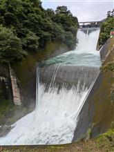 小河内ダムの放流