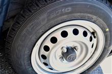 フル積載時のタイヤの強度、走行時のしっかり感、さらに直進安定性やウェット性能、そして“タイヤ長持ち”にもこだわって選びしました。はたらくクルマの足元を支える“ECOPIA R710”を装着!!