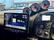 無限の3連アシストメーターが若干かぶるので、取付パネルをカットし調整しつつアルパイン ディスプレイオーディオ フローティングビッグDA “DAF9Z”をインストール。一緒にデジタルミラーも装着です。