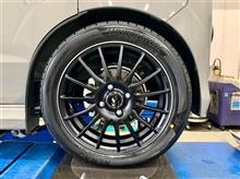 タイヤ･ホイール交換とダウンサスの取り付けでスタイリッシュに。“RS-R Ti2000 DOWN”で下げ、“Weds LEONIS NAVIA05”と“NEWNO”を組み合わせてインチアップしました。