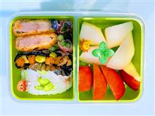 本日の娘のお弁当は、ひれかつ、牛肉コロッケ、アスパラのベーコン巻きの枝豆おにぎり🍙弁当を作りました